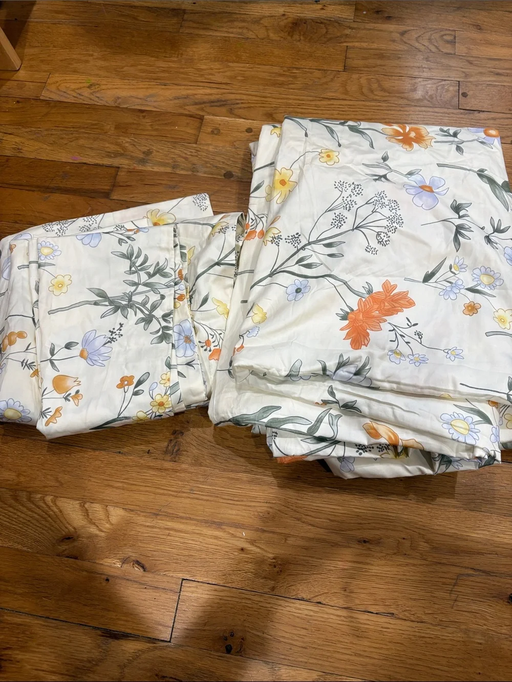 Floral cooling king size duvet cover has zipper & two X-Large king pillow cases